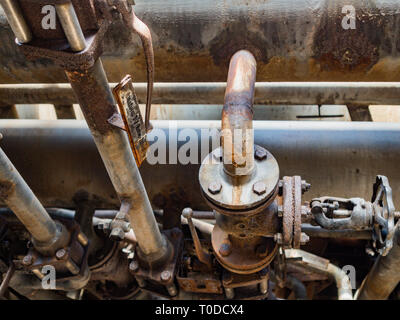Rusty détails de haut fourneau mis hors service à l'ancien site industriel à Duisburg, Allemagne Banque D'Images