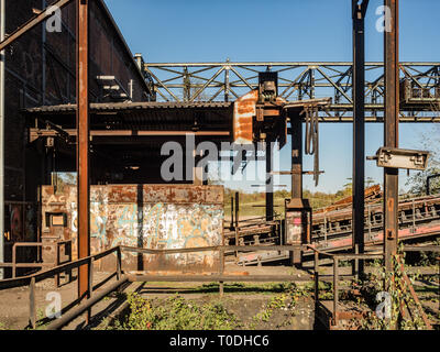 Rusty détails de haut fourneau mis hors service à l'ancien site industriel à Duisburg, Allemagne Banque D'Images