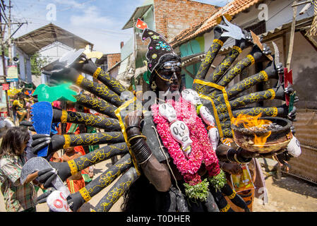 Femme en robe Déesse Kali hindoue, Thoothukudi, Tamil Nadu, Inde Banque D'Images