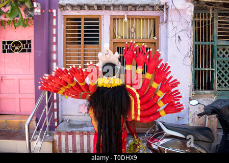 Robe femme comme la déesse Kali hindoue, Tamil Nadu, Inde, Asie Banque D'Images