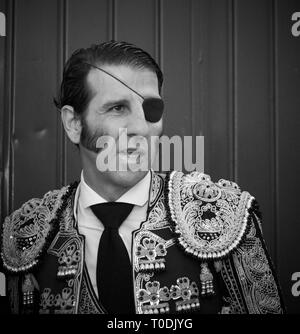 Juan José Padilla est un torero espagnol ('Torero') à Plaza de Toros México. Il est devenu un matador de toros, "tueur de taureaux", lorsqu'il était âgé de 21 ans. Le 7 octobre 2011 il était décousu par un taureau à Saragosse, près de mourir de ses blessures. À partir d'une seule blessure par corne son crâne, il a souffert de multiples fractures à la mâchoire et le crâne à la fois, la paralysie faciale, perte d'audience dans son oreille droite et de la vue de son œil gauche. Cinq mois plus tard en mars 2012, il est retourné à l'arène avec un cache-oeil - gagner le surnom de "Le Pirate". Banque D'Images