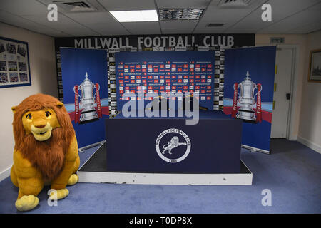 17 mars 2019, le Den, Millwall (Angleterre), unis en FA Cup, 6e tour Millwall vs Brighton & Hove Albion ; Le Den Millwall Crédit : Phil Westlake/News Images images Ligue de football anglais sont soumis à licence DataCo Banque D'Images