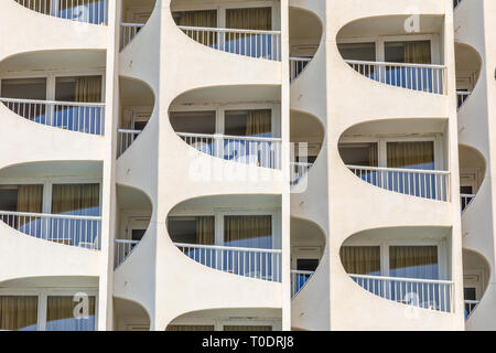 Détail des appartements dans l'hôtel à la Grande Motte, Occitanie, dans le sud de la France Banque D'Images