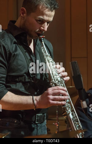 Rome, Italie. Mar 16, 2019. L'un des grands musiciens de jazz italien, Marcello Rosa, tromboniste, de loin l'un des plus importants musiciens de l'histoire de jazz italien, effectuée sur 16/3/2019 à la Casa del Jazz à Rome, qui propose le projet 'Arte ' Sincopata. Un voyage original dans la littérature du xxe siècle, à la recherche de l'écriture jazz. Avec lui sur scène, Filippo La Porta la percussion et le narrateur, Andrea Verlingieri Tombolesi Paolo saxophone ténor, piano, Steve Cantarano contrebasse et Luca tambours. Monaldi Andrea Verlingieri Crédit : Leo Claudio De Petris/Pacific Press/Alamy Live News Banque D'Images