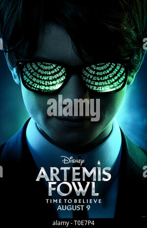 Artemis Fowl (2019) réalisé par Kenneth Branagh et avec Judi Dench, Josh Gad et Miranda Raison. Grand écran l'adaptation de Eoin Colfer Artemis Fowl de science-fiction fantastique romans. Banque D'Images
