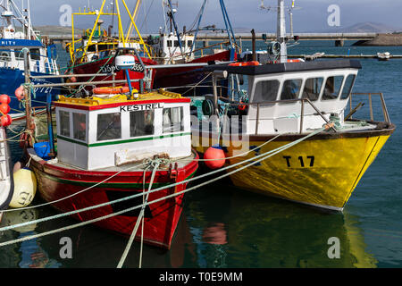 Bateaux de pêche dans le port de Portmagee, comté de Kerry, Irlande Banque D'Images