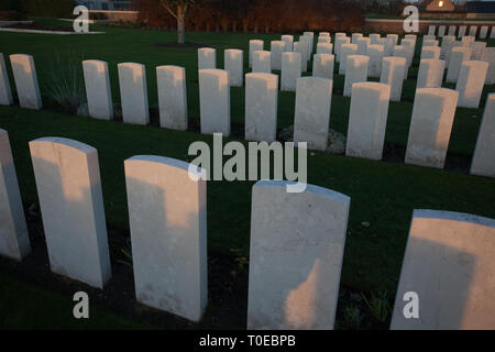 Pierres tombales et des monuments aux morts des soldats de la grande guerre entre 1914 et 1918. Cimetière de Tyne Cot France Banque D'Images