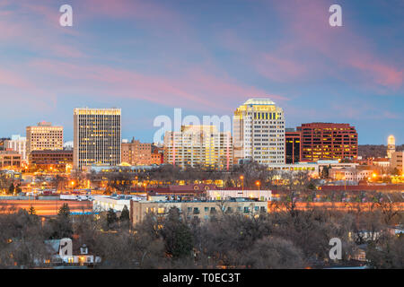 Colorado Springs, Colorado, États-Unis centre-ville city skyline at Dusk. Banque D'Images