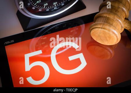 Mainz, Allemagne, le 19 mars 2019 : image symbolique pour le début de la vente aux enchères de fréquences 5G. Banque D'Images