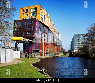 Les multicolores, de construction par Urban Splash, sur le Canal Ashton, Manchester, 4Rs Salford-manchester Banque D'Images