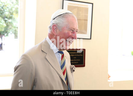 Le Prince de Galles lors de sa visite à l'Nidhe Israel synagogue, Bridgetown, Barbade, où il a dévoilé une plaque et j'ai vu le Mikvah, un bain rituel juif, alors qu'il continue sa tournée dans les Caraïbes. Banque D'Images