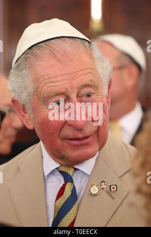 Le Prince de Galles lors de sa visite à l'Nidhe Israel synagogue, Bridgetown, Barbade , où il a dévoilé une plaque et j'ai vu le Mikvah, un bain rituel juif, alors qu'il continue sa tournée dans les Caraïbes. Banque D'Images