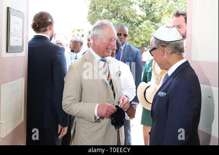 Le Prince de Galles lors de sa visite à l'Nidhe Israel synagogue, Bridgetown, Barbade , où il a dévoilé une plaque et j'ai vu le Mikvah, un bain rituel juif, alors qu'il continue sa tournée dans les Caraïbes. Banque D'Images