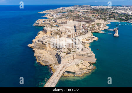 Fort Ricasoli vue aérienne. L'île de Malte à partir de ci-dessus. Fort bastionné construit par l'Ordre de Saint-Jean en Kalkara, Malte. Potence' Point, côte-nord Banque D'Images