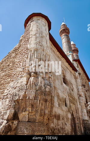 La Gök Medrese Gökmedrese ou construit en 1271 par Vizir Ali. Faahreddin Ata jusqu'à proximité de l'angle de travail de pierre seldjoukide. Sivas, Turquie Banque D'Images