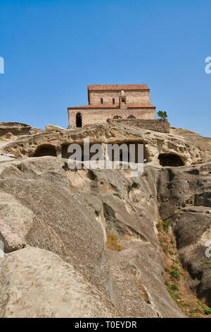 Photo & image de la basilique chrétienne médiévale, Uplistsikhe (Lords) Forteresse troglodyte cave city, près de Gori, en Géorgie, de Shida Kartli. UNESCO World Banque D'Images