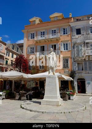 Statue de Giorgios Theotokis, ancien Premier ministre de la Grèce, de la vieille ville de Corfou, Grèce Banque D'Images