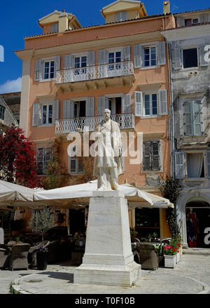 Statue de Giorgios Theotokis, ancien Premier ministre de la Grèce, de la vieille ville de Corfou, Grèce Banque D'Images