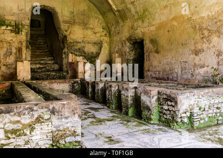 Scènes et détails de la Villa Romana, un ancien site archéologique romain caché dans le village de Minori, Italie sur la Côte Amalfitaine Banque D'Images