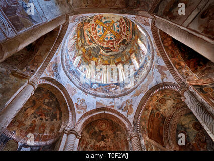 Photos et images de Nikortsminda ( Nicortsminda ) St Nicholas cathédrale orthodoxe de Géorgie intérieur riche fresques de la coupole dôme, 16ème siècle, le Ni Banque D'Images