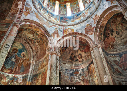 Photos et images de Nikortsminda ( Nicortsminda ) St Nicholas cathédrale orthodoxe géorgien de l'intérieur, riche de fresques du 16ème siècle, Nikortsminda, Racha r Banque D'Images