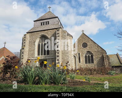 Minster sur Mer, Kent, UK. 19 mars, 2019. Météo France : un après-midi chaud et ensoleillé à Minster sur mer dans le Kent. Pic : Minster Abbey, qui date d'environ 650 AD. Credit : James Bell/Alamy Live News Banque D'Images