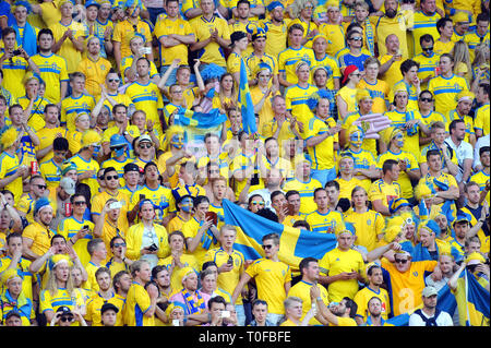 Prague, République tchèque. 30 Juin, 2015. Championnat de Suède, contre le Portugal, 0:0 (4:3) penaltiens, match final, Prague, République tchèque, 30 juin, 2015. Fans de la Suède au cours du championnat d'Europe des moins de 21. Credit : Slavek Ruta/ZUMA/Alamy Fil Live News Banque D'Images