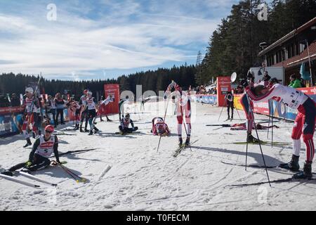 Après Scho, Deutschland. Mar 17, 2019. Épuisé les athlètes dans la finale. Fonction, chaque compétition individuelle Gundersen, cross country 10 km, Schwarzwaldpokal, 16.03.2019. Coupe du Monde Combiné nordique 15-17.03,2019 dans Schoafter/Allemagne. Ã,Â | Conditions de crédit dans le monde entier : dpa/Alamy Live News Banque D'Images