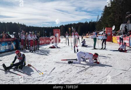 Après Scho, Deutschland. Mar 17, 2019. Épuisé les athlètes dans la finale. Fonction, chaque compétition individuelle Gundersen, cross country 10 km, Schwarzwaldpokal, 16.03.2019. Coupe du Monde Combiné nordique 15-17.03,2019 dans Schoafter/Allemagne. Ã,Â | Conditions de crédit dans le monde entier : dpa/Alamy Live News Banque D'Images