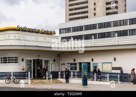 Entrée de la gare Southampton Central 2019, Southampton, Angleterre, Royaume-Uni Banque D'Images