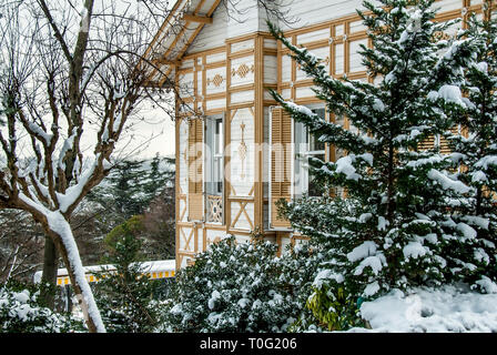 Istanbul, Turquie, 26 Janvier 2010 : La Maison Jaune Emirgan au temps d'hiver Banque D'Images