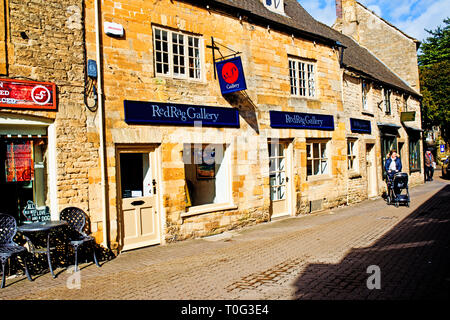 Stow on the Wold, Cotswolds, chiffon rouge Art Gallery, Gloucestershire, Angleterre Banque D'Images