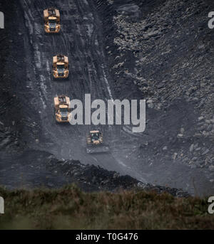 Une piste qui descend dans une mine de charbon à ciel ouvert de Shotton, Northumberland. Banque D'Images