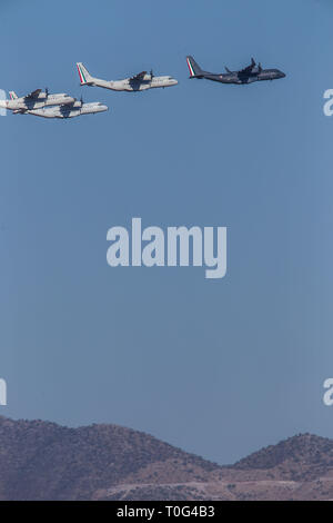 L'aéroport d'Hermosillo, meeting aérien à l'ouverture d'un nouveau hangar par le Président Enrique Peña Nieto, lors de la célébration des 101 ans de l'Armée de l'air mexicaine, qui a eu lieu à la base aérienne militaire n° 18. Hermosillo Sonora au Mexique le 10 février 2016 Espectáculo aéreo sobre el aeropuerto de Hermosillo, durante la inauguración de un nuevo hangar por el Presidente Enrique Peña Nieto, durante los festejos del 101 aniversario de la Fuerza Aérea Mexicana, celebrado en la Base Aérea Militar nº18. Hermosillo Sonora Mexico un 10 février 2016 Banque D'Images