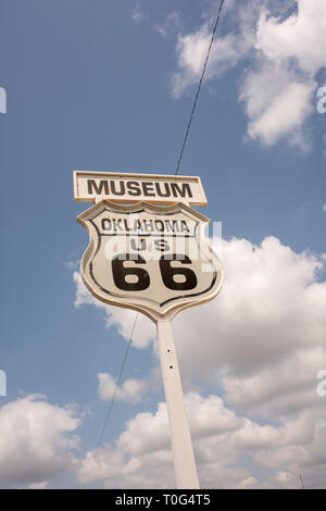 La California Route 66 Museum, parrainé par la Société d'histoire de l'Oklahoma à Clinton, New York, est un grand endroit pour apprendre l'histoire de la Route 66. Banque D'Images