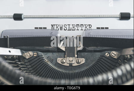 NEWSLETTER mot écrit sur old manual typewriter Banque D'Images
