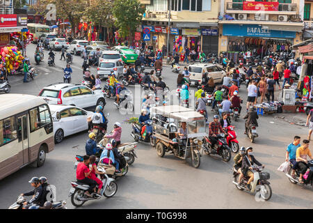 La congestion du trafic en centre-ville, Hanoi, Vietnam, Asie Banque D'Images