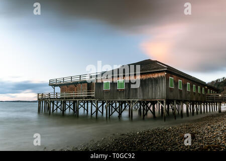 Maison sur pilotis sur les rives du lac de Constance (Bodensee) à Bregenz (Autriche), la piscine publique Banque D'Images