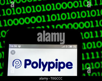 Groupe Polypipe plc logo de l'entreprise vu affichée sur téléphone intelligent. Banque D'Images