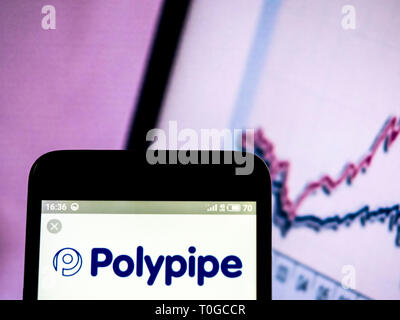 Groupe Polypipe plc logo de l'entreprise vu affichée sur téléphone intelligent. Banque D'Images