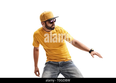 Hipster homme t-shirt jaune en effectuant la danse se déplace isolé sur fond blanc Banque D'Images