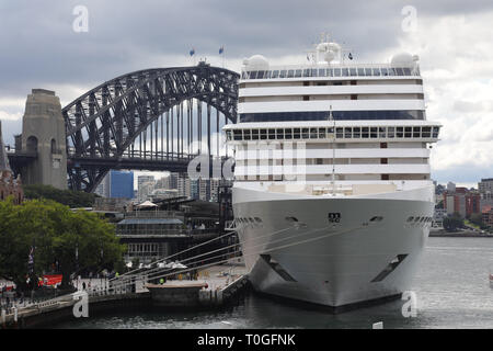 Le MSC Magnifica bateau de croisière amarré au terminal passagers d'outre-mer à Sydney, Australie. Banque D'Images