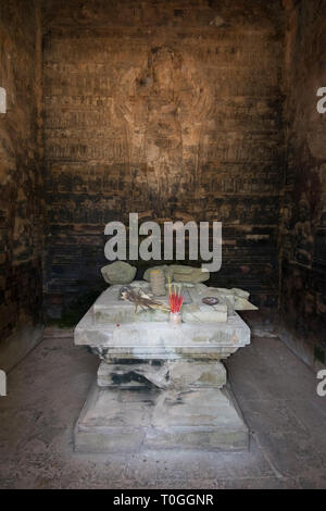 Un autel au temple Khmer, Prasat Kravan, à Angkor à Siem Reap, Cambodge. Banque D'Images