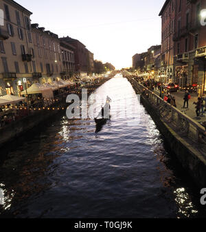 L'Italie, Lombardie, Milan, Navigli, Alzaia Naviglio Grande, canal Naviglio Grande construit entre le 12ème siècle et le 14e siècle Banque D'Images