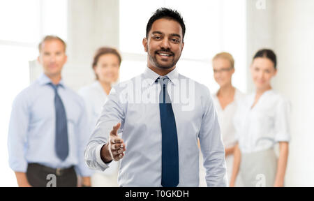 Indian businessman stretching hand for handshake Banque D'Images