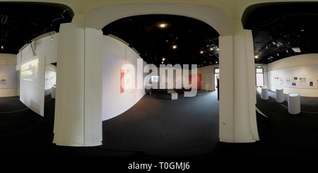 Vue panoramique à 360° de 'Hard  + Pi  = Bonheur" Exposition à NCKU Museum (partie 2)