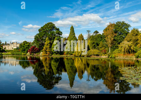 Réflexions à Sheffield Park, West Sussex, UK Banque D'Images