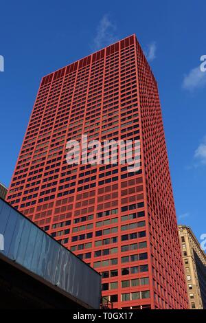 CHICAGO, IL 24 FEB 2019- Vue sur le pouvez Centre (le Big Red), un immeuble de grande hauteur situé au 333 South Wabash Avenue dans le Central Business District Banque D'Images