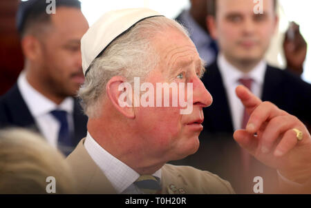 Le Prince de Galles lors de sa visite à l'Nidhe Israel synagogue, Bridgetown, Barbade , où il a dévoilé une plaque et j'ai vu le Mikvah, un bain rituel juif, alors qu'il continue sa tournée dans les Caraïbes. Banque D'Images