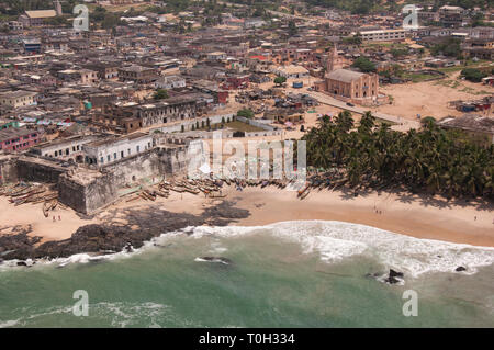 Anomabu, région centrale, Ghana - 15 août 2010 : vue aérienne de Fort William. Banque D'Images